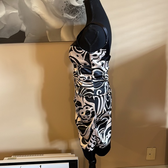 Beautiful cocktail dress - Picture 2 of 12